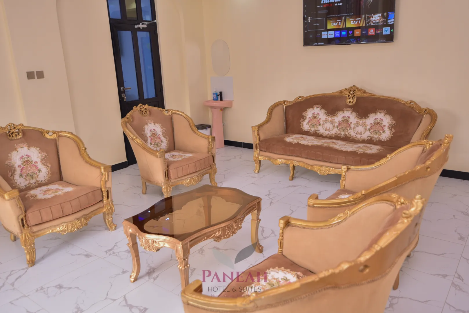 Business Lounge workspace at Paneah Hotel & Suites